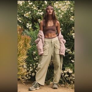 Free People Timko Pants. Stylish Casual Pant. Green Smoke. EUC.